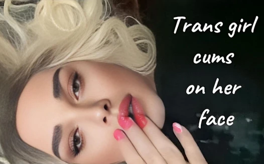 Tran kızı sasha q kendi yüzüne boşalıyor
