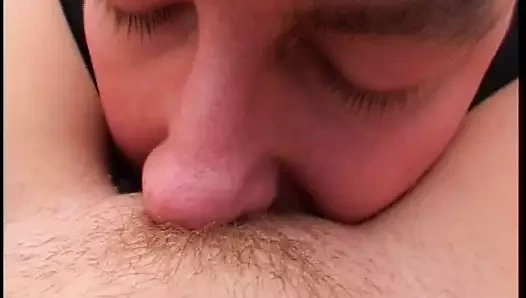 Milf bekommt erst den Dildo dann den Schwanz