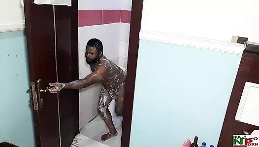 Krissyjoh tatil için onu ziyaret eden arkadaşını eğlendirmek için kız arkadaşını kullanıyor