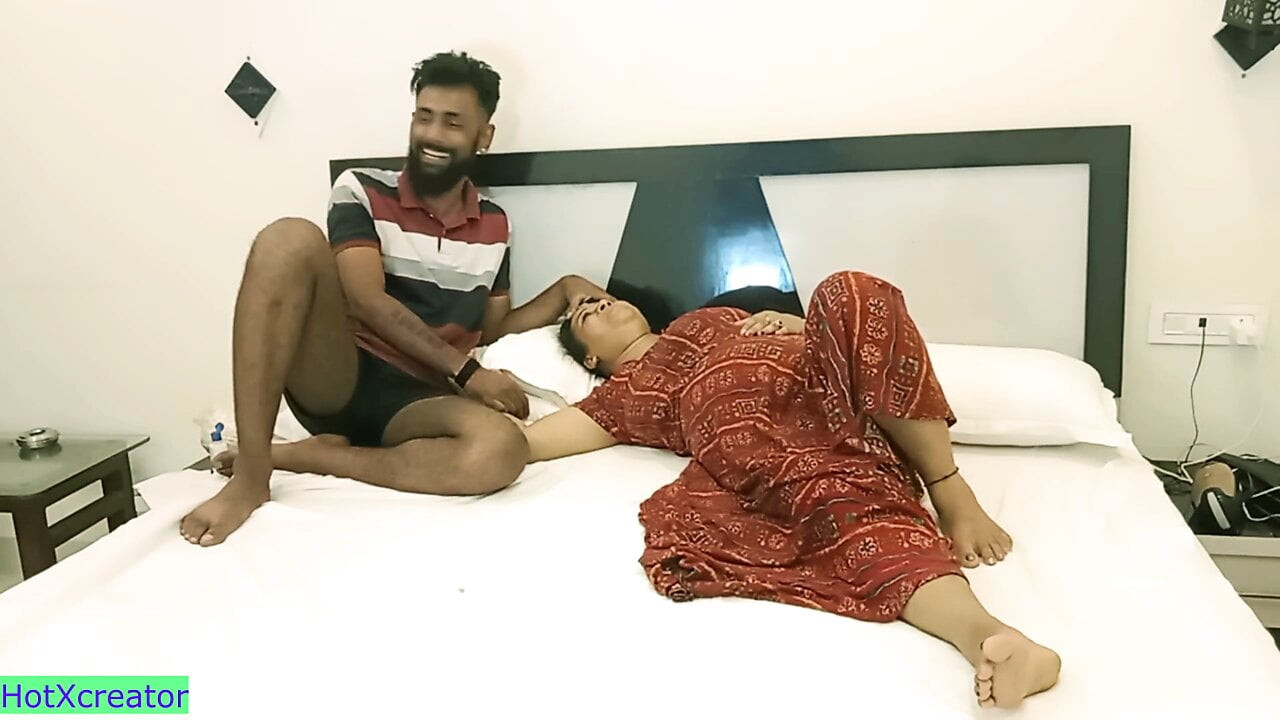 Desi seksi yenge kocasının erkek kardeşiyle sekse aldırmaz! Hintçe seks