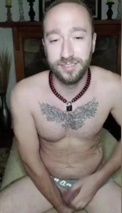 Michael Proulx выставила на показ шлюховатую пидорку (kik: easyboi4you)