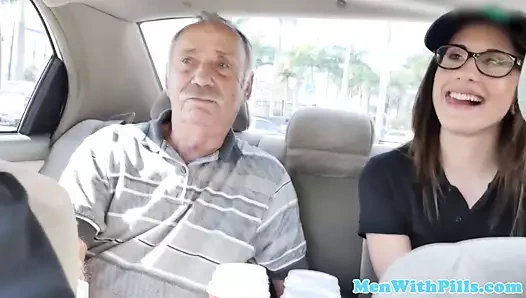 Spex genç pussyfucked sonra emme dede