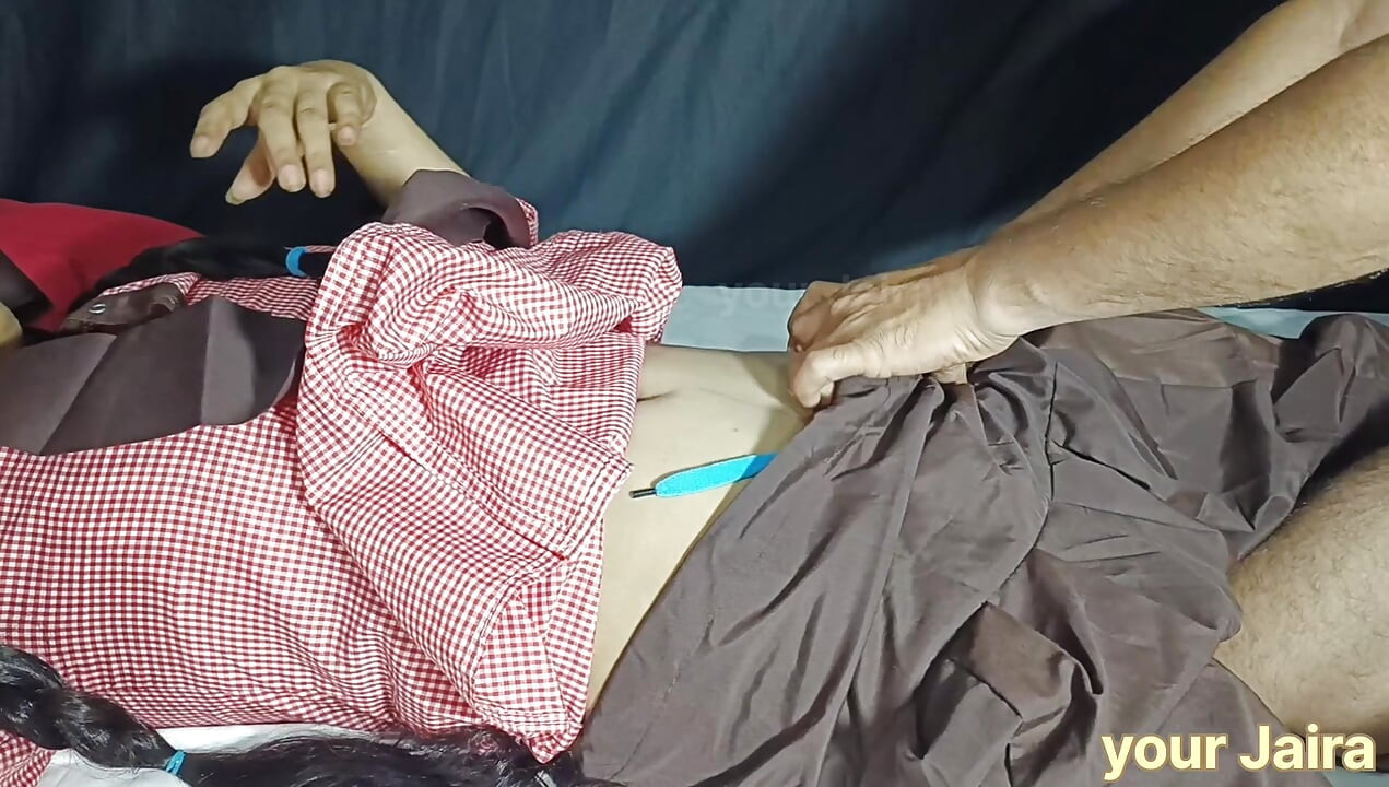 Hintli genç 18+ liseli kız mms viral seks bdsm sınıfı ile 12. yaşlı öğretmen amcığını sikiyor ve sert anal seks yapıyor