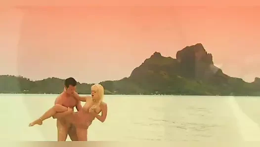 Pornstar dans le lagon de Bora Bora