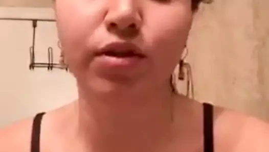 İç çamaşırını göster