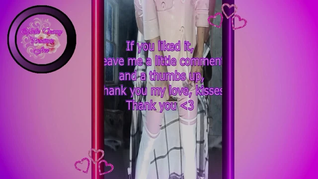 Eğitimdeki fahişe büyük düğmeli pembe vinil ceketiyle sikişmek istiyor ve ağzı açık bir göt istiyor