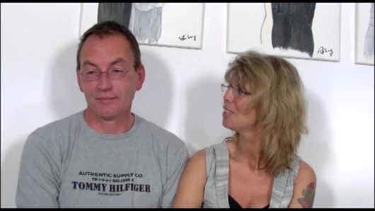 Olgun dövmeli çift büyük yarak emiyor