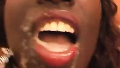 Deutsche Negerin saut mit Sperma rum