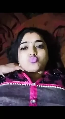 Tamil kız konuşuyor