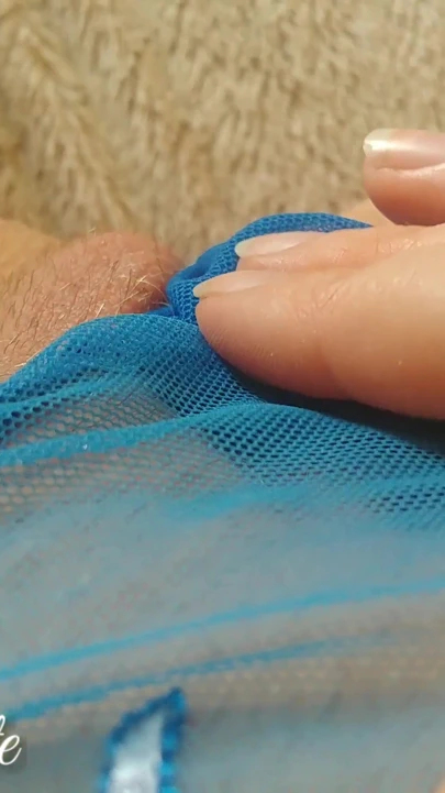 Mavi dantelli külotla parmaklama ve yoğun orgazm