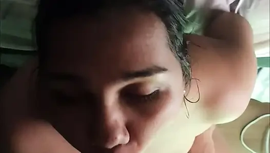 Ona güzel bir sakso çektiriyorum ve sonra biniyorum ve tahmin et ben ayaktayken ne oluyor