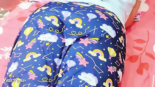 Pijamalı üvey erkek kardeşim ve beni sert sik