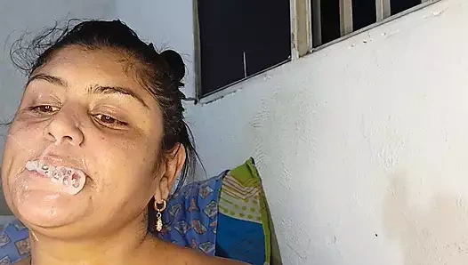 Üvey kız kardeşimin şov göstermesine yardım etti ve sonunda ona mastürbasyon yaptı ve yüzünü doldurdu