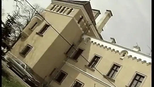 Klasik yarak emiyor büyük memeli sarışın amcık sikişiyor