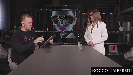 Rocco siffredi - muhteşem esmer Eveline Dellai büyük yaraklarla çifte dolduruluyor