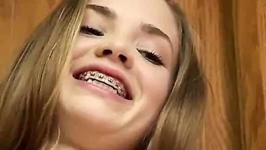 Küçük Nisan seksi vücudu ile iyi bir solo oturumu seviyor