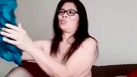 Anne d ve mavi iç çamaşırı