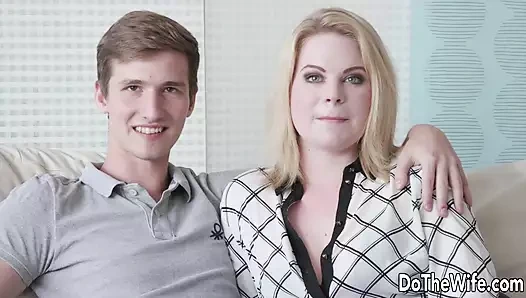 Güzel evli kadın Adry Berty yarak alırken aldatılan adamın izlemesine izin veriyor