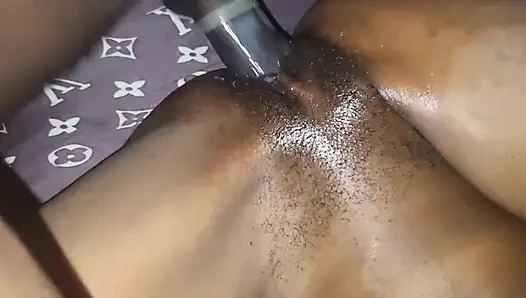 Damlayan ıslak meyve suyu amcık bir tanede boşalıyor
