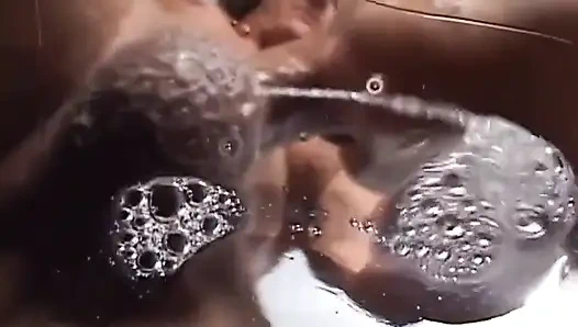 Seksi sarışın sadece ağzında büyük yarağı seviyor