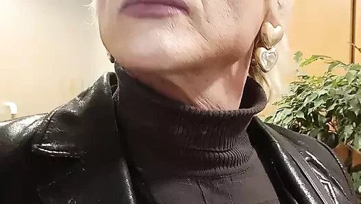 Leather'deki sarışın