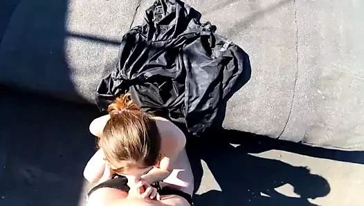 JOLIE FILLE CUM DANS MA CULOTTE - POV EN PLEIN AIR