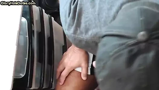 Duvar deliği ev yapımı dilf yakın çekimde komşusuna yarak emiyor