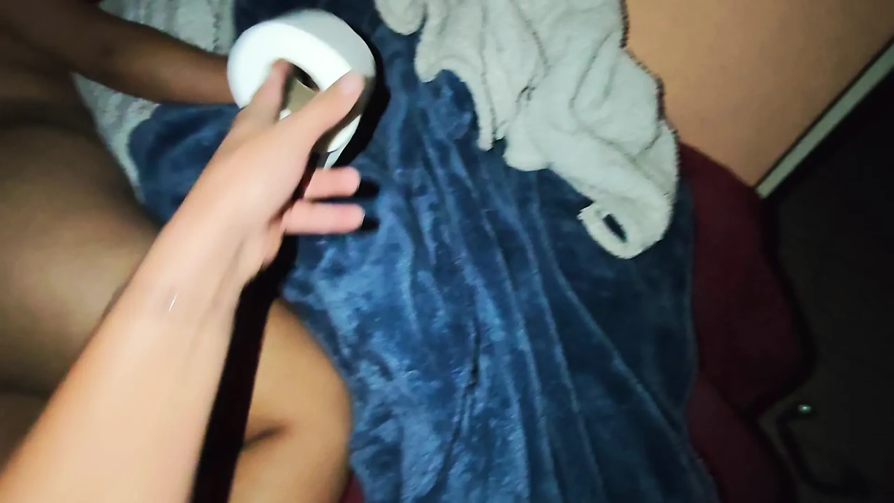 ¡Cogeme fuerte y duro por favor y no le digas a mi esposo! Tengo sexo con madura culona que arregla motos