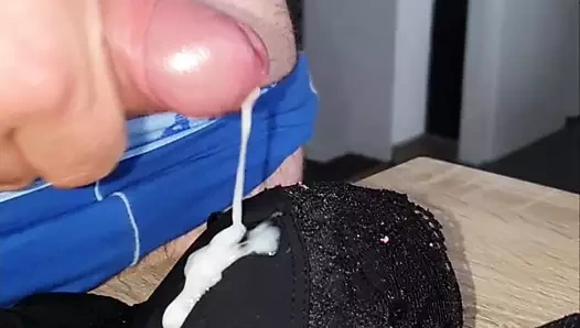 Jucy boşalmak üzerinde eş sutyen