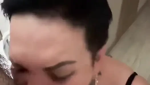 Üvey anne üvey oğlunun penisiyle kahvaltı yapıyor