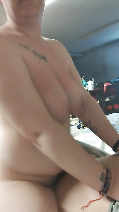 Beni mastürbasyon yaparken yakalıyor ve sonunda her zamanki gibi