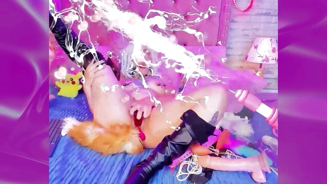 COSPLAY GIRL play ASS and DILDO