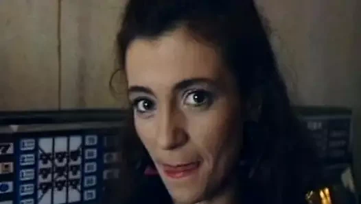 Güzel Alman genç kız ofiste sikiliyor