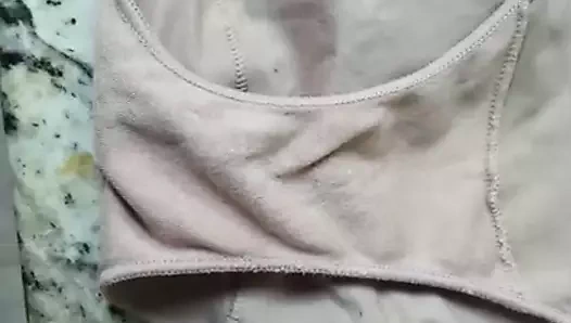 Kayınbiraderi külotu boşaltıyor