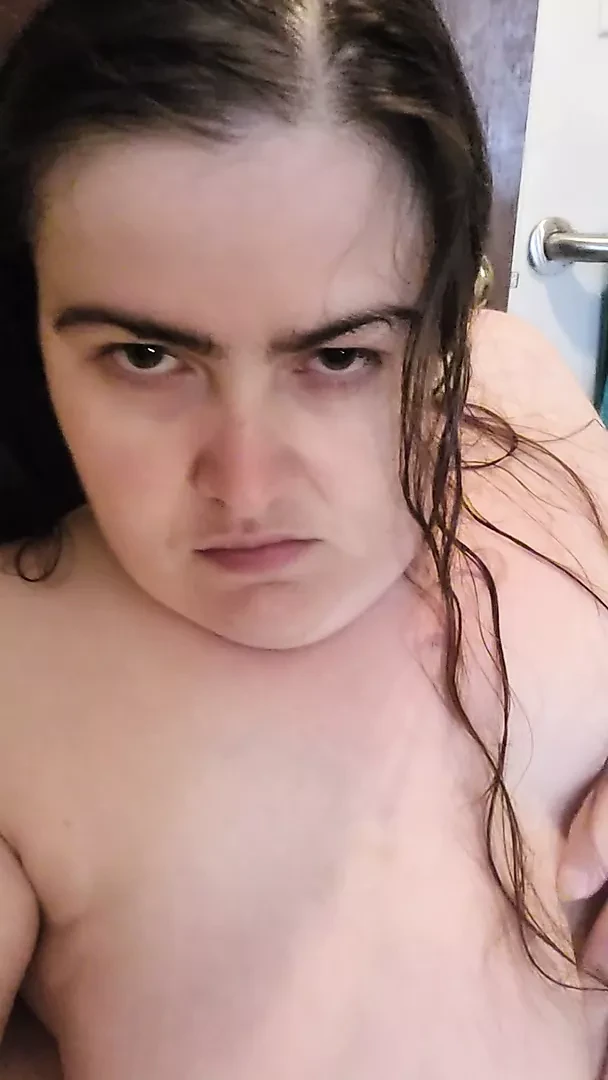 Лидия обожает играть с собой