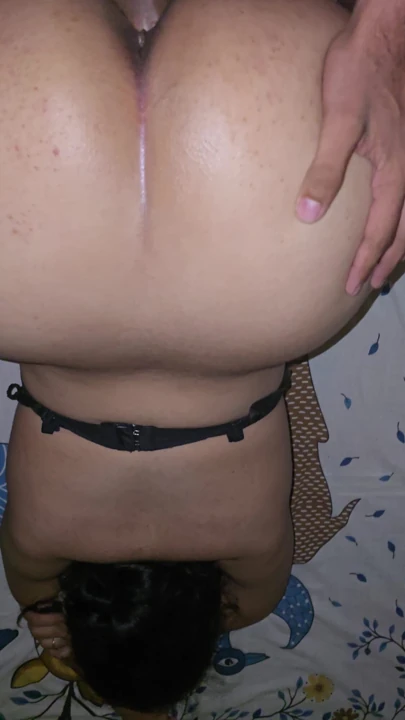 Desi Yeni evli Hintli karı büyük götüne dogstyle pozisyonunda sertçe sokuluyor | Bölüm 1