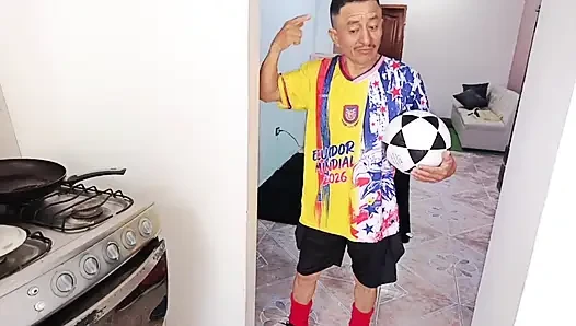Dünya Kupası başlamadan önce güzel, büyük memeli Meksikalı üvey kızımı sikiyorum.