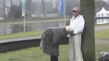 Busty sarışın anneanne kahrolası içinde kamu