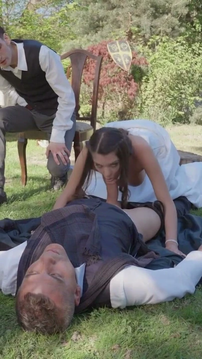 BRIDE4K. Lütfen, düğünümde her yerime boşal | Klip 2