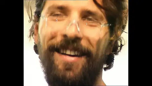 Zevk Almak İsteyen Bir Sürtük İçin İki Büyük Yarrak