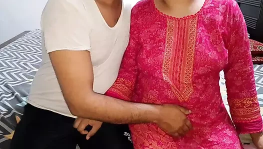 Eve yalnız geldiğimde üvey kız kardeşimi tüm kalbimle siktim.