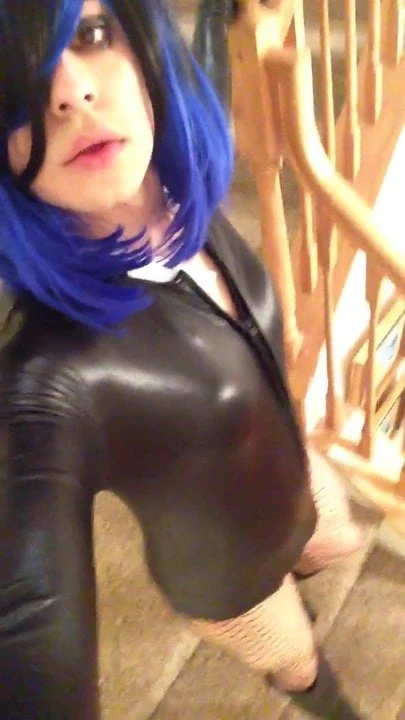 Ледибой показывает новый наряд