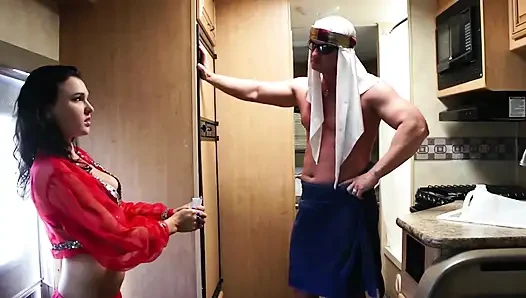 Olga Snow: Lütfen, amcığımı parçala!