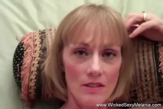 Зрелая сосет у дамы в любительском видео