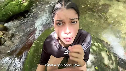 Sara'nın orospu, arkadaşının cuckold erkek arkadaşının onu kıçından sikmesini seviyor.