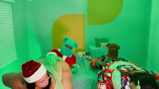 Teddy Ve Teddy Grinch: Ilk Kez Boşalıyor