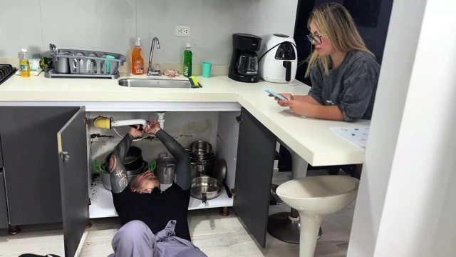 Horny Colombian seduces the plumber and ends up riding his cock - Juliana Rose