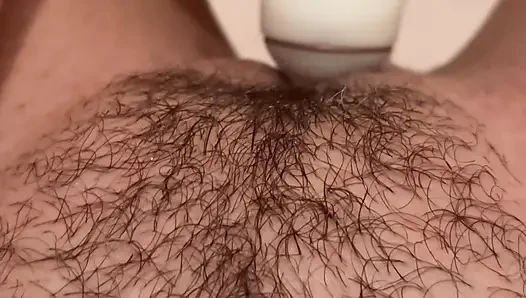 Kıllı amatör tatmin edici ile mastürbasyon yapıyor