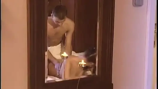 İki adam ve bir kız birbirlerine oral zevk veriyor