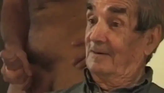 Kocası güzel karısını paylaşıyor